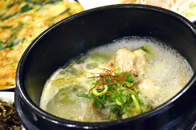【漢方薬膳レシピ】クコの実と手羽の温活スープ